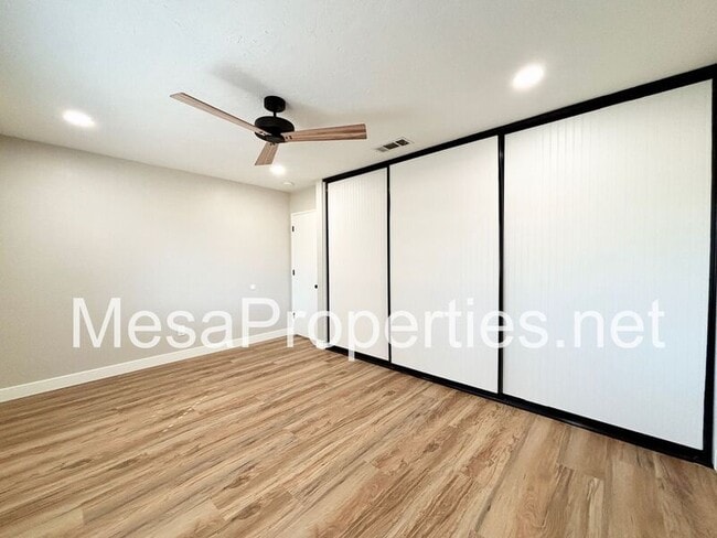 Building Photo - 7095 Lyons Ave