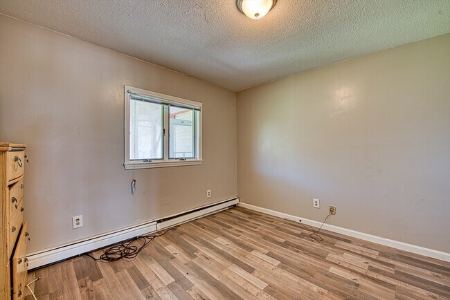 Building Photo - 1246 Somerset Ave