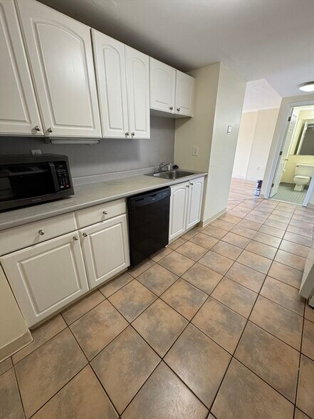 Building Photo - 15 North Beacon St