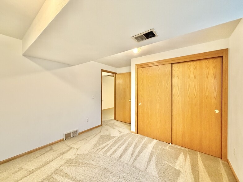 Building Photo - 1124-1126 Brown Dr