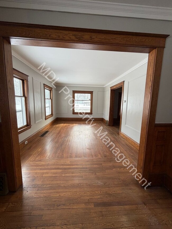 Building Photo - 3 bedroom 1.5 Bath Home