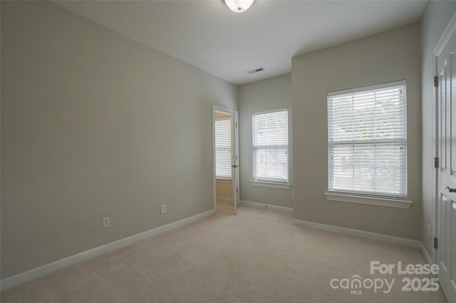 Building Photo - 15418 Jade St