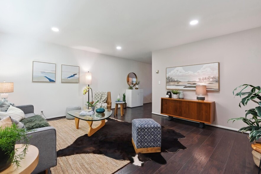 Building Photo - 6211 Telegraph Ave