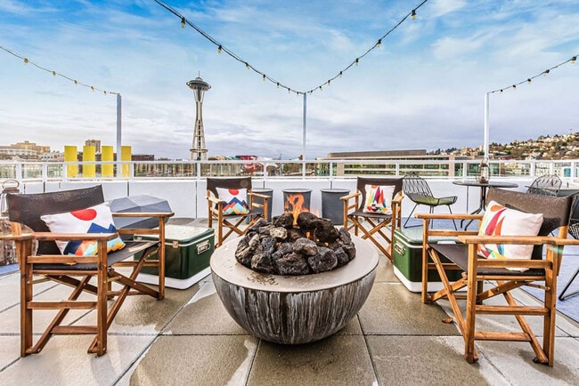 Building Photo - 408 Aurora Ave N