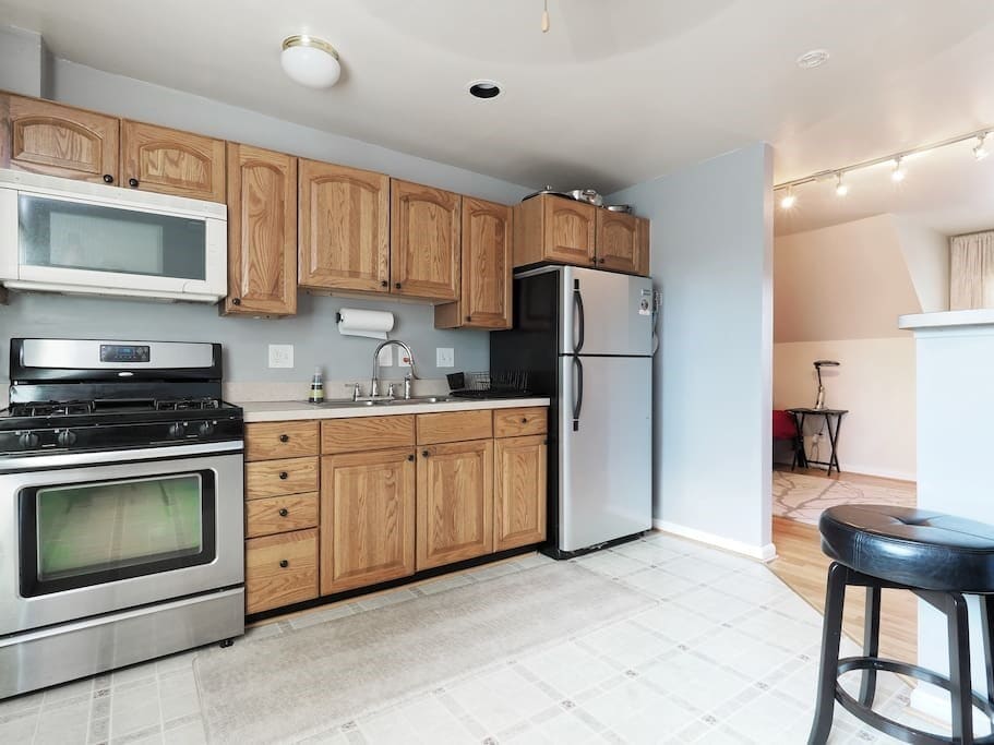Fully equipped kitchen - 1301 Chillum Rd