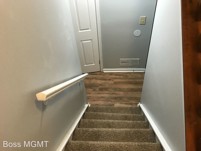 Building Photo - 3 br, 1.5 bath House - 6970 Endsleigh Dr.