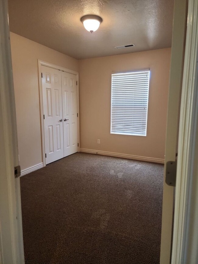 Building Photo - Pet Friendly Southern View Townhome