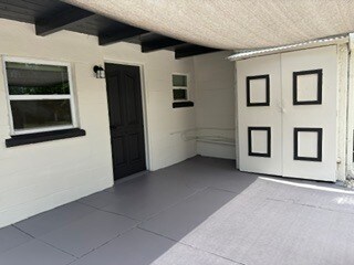Front Porch - 222 S Country Club Rd