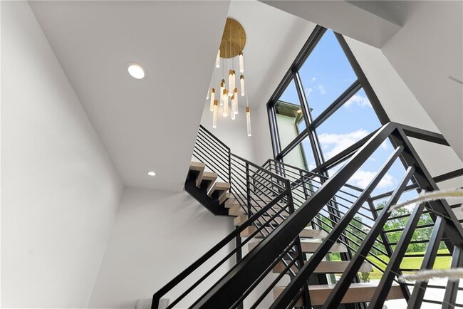 Building Photo - 151 S Pointe Dr