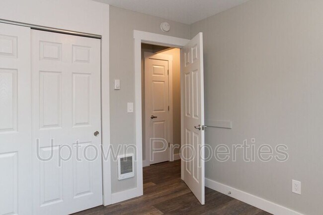 Building Photo - 2602 NE Lombard St