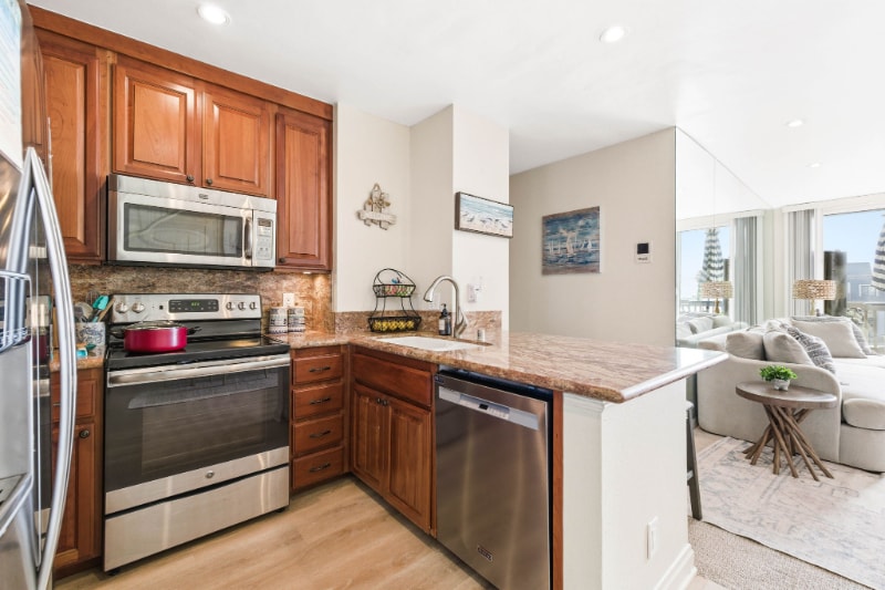 Building Photo - 999 N Pacific St