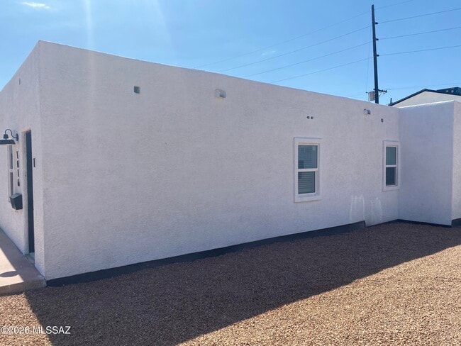 Building Photo - 1016 E Lee St