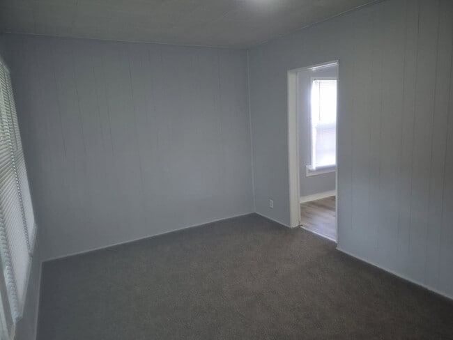 Building Photo - Updated Quaint Single Family Home Availabl...