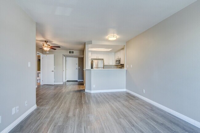 Building Photo - Smartly Designed 2-Bedroom Apartment in Pr...