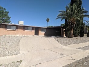 Building Photo - R424