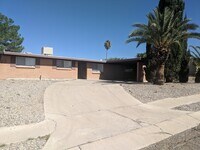 Building Photo - R424