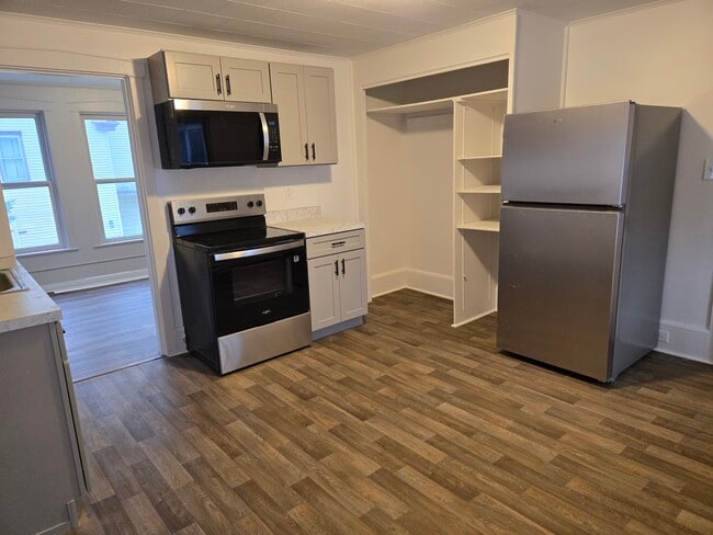 Building Photo - 2 twin brook rd