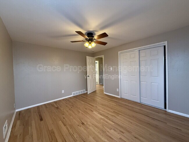 Building Photo - 3055 Carson St