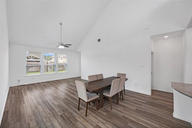 Building Photo - 29897 Dovetail Blf Ln