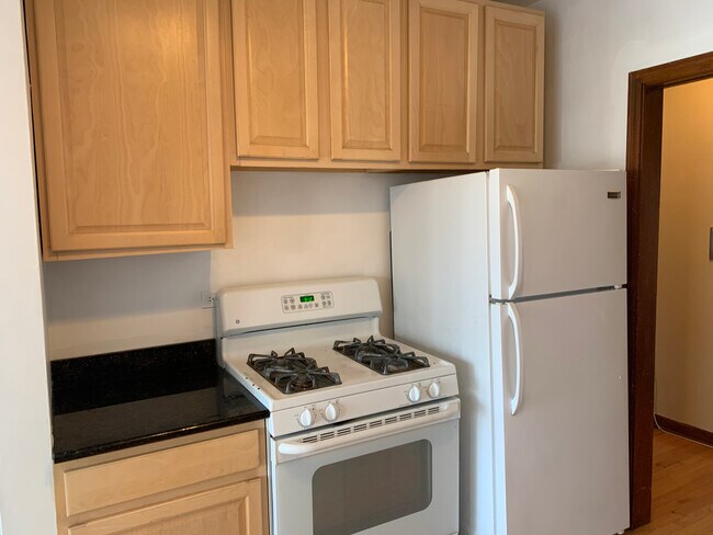 Building Photo - 4208 N Leavitt St