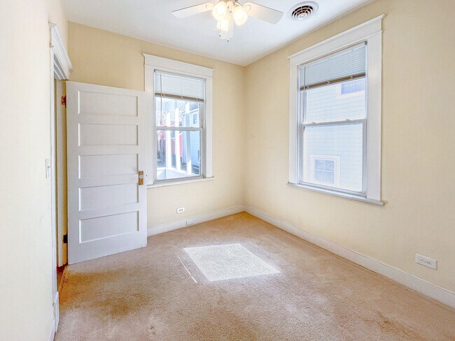 Building Photo - Charming 3BD/1BA Home In Unbeatable Location