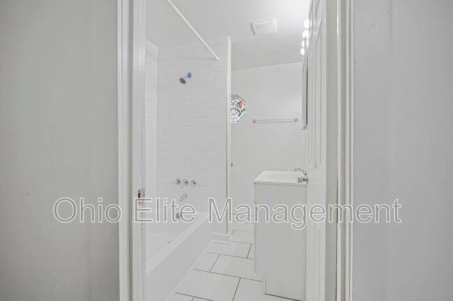 Building Photo - 1999 W Broad St