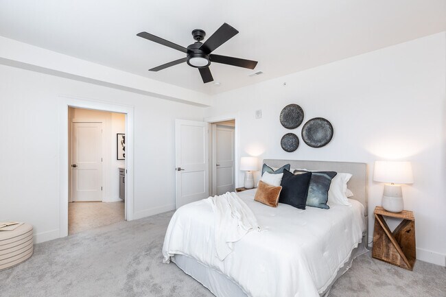 Building Photo - 617 Manhattan Blvd