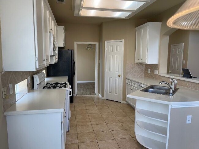 Building Photo - 4623 Russett Ln