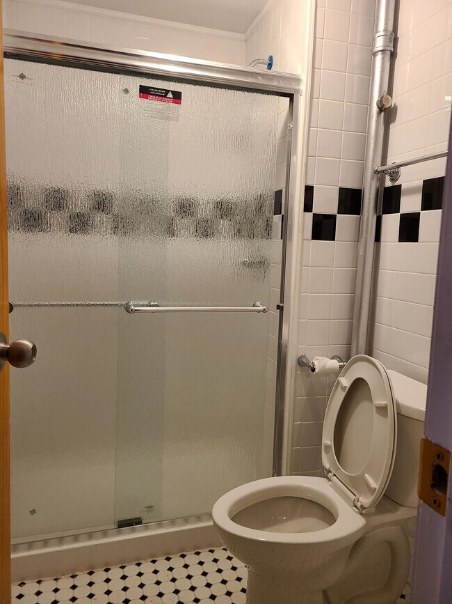 Building Photo - 6440 Catalpa Ave