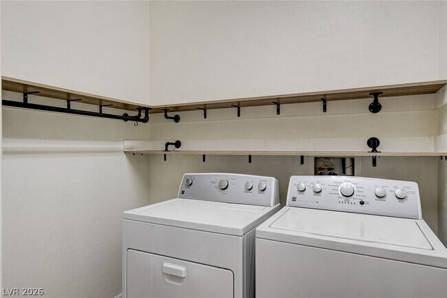 Building Photo - 4229 W Galapagos Ave