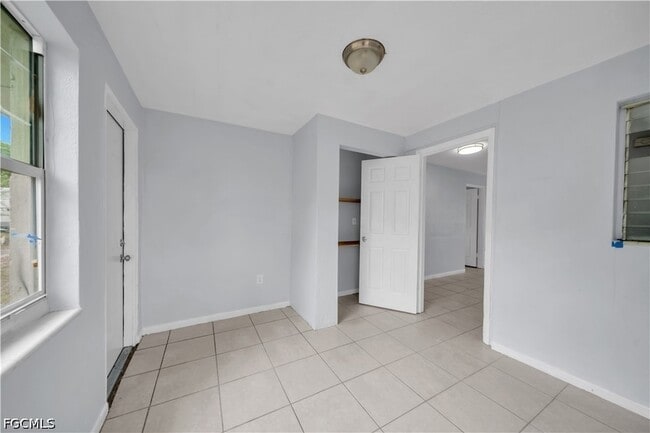 Building Photo - 1527 Gardenia Ave