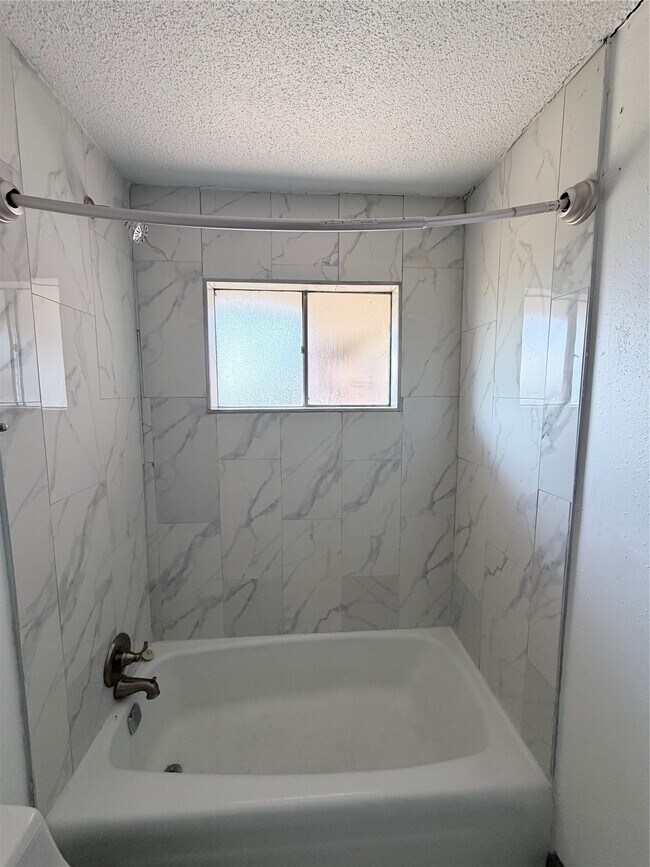 Building Photo - 9750 Guest St