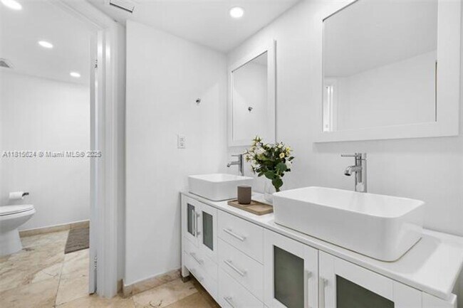 Building Photo - 2401 Collins Ave