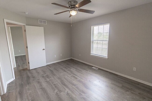 Building Photo - 5209-5211 Currituck Lane