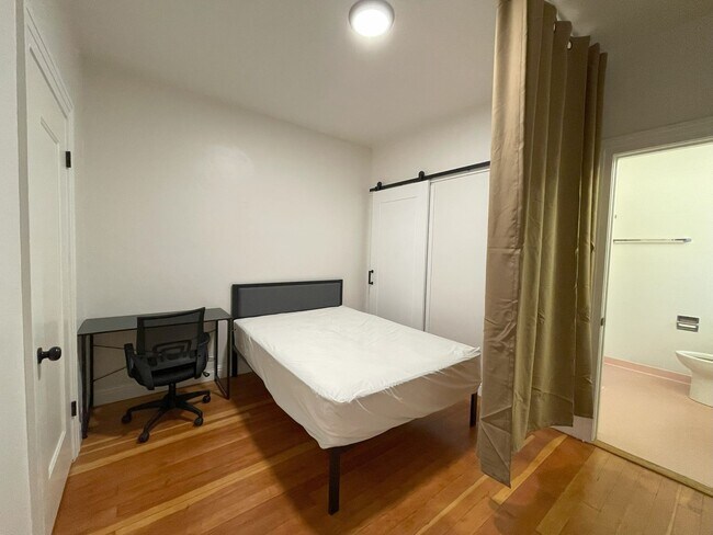 Building Photo - College Ave Apartment for Rent
