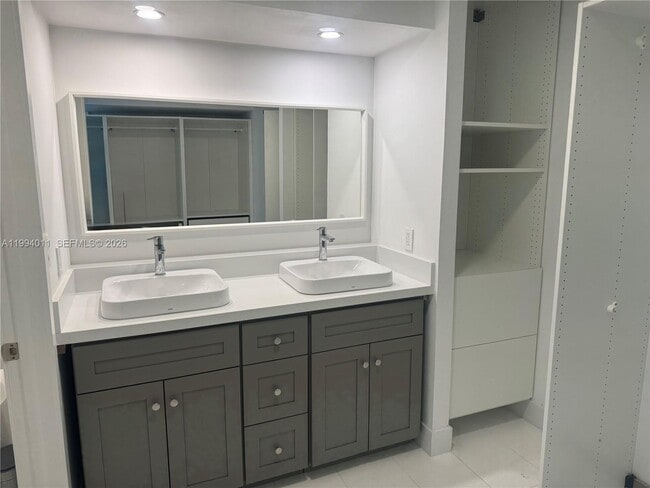 Building Photo - 20505 E Country Club Dr