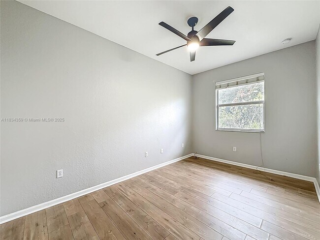 Building Photo - 2505 NW 31st Ct
