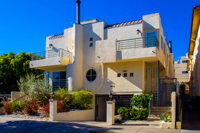 Building Photo - 627 N Sweetzer Ave