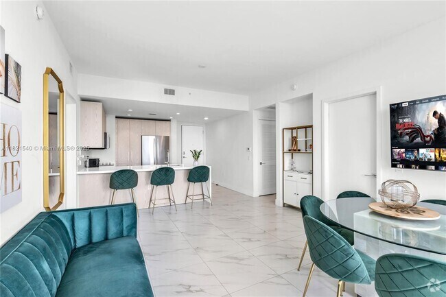 Building Photo - 2000 Metropica Way