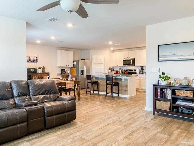 Building Photo - 5601 Guinevere Ln