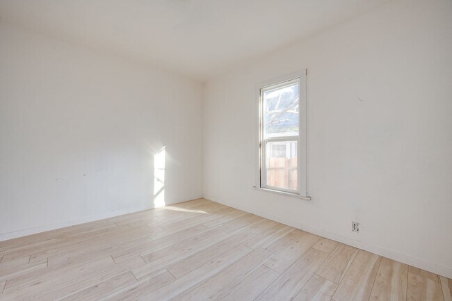 Building Photo - Charming Cottage Retreat - Near WSU & SEL