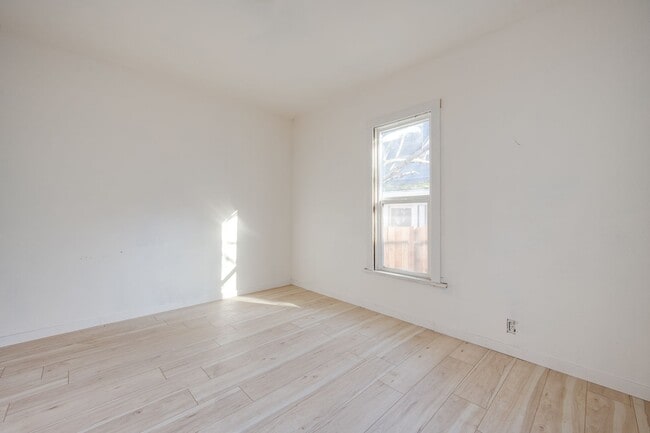 Building Photo - Remodeled 2 Bedroom Home Near WSU & Downto...