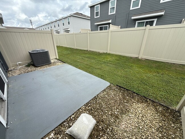 Building Photo - Beautiful Townhome Community Close to Everything!!