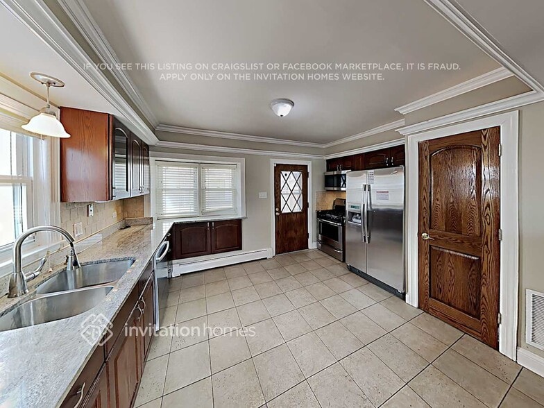 Building Photo - 4301 W 99th Pl