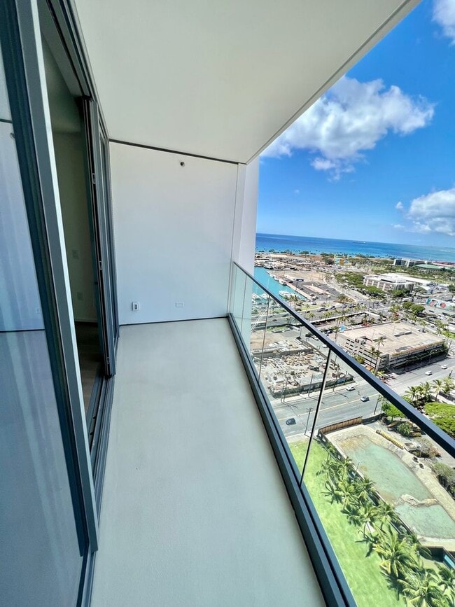 Building Photo - Well Maintained 1 Bed, 1 Bath, 1 parking i...