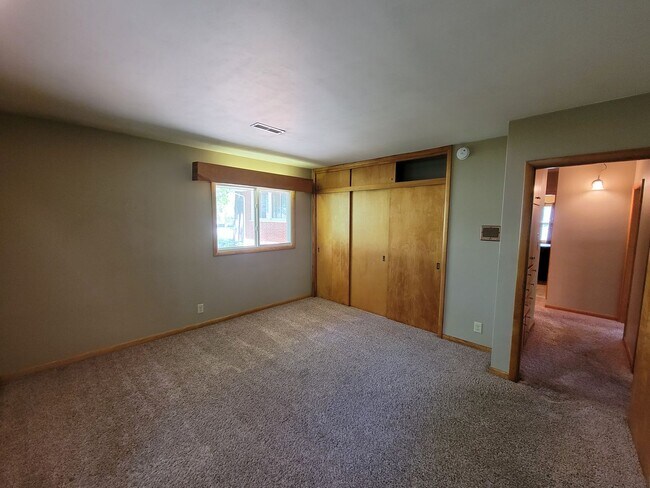 Building Photo - 1103 College St