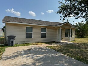 Building Photo - 1817 SW Jefferson- AVAILABLE NOW!