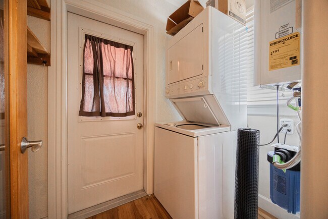 Building Photo - 1617 E Willetta St