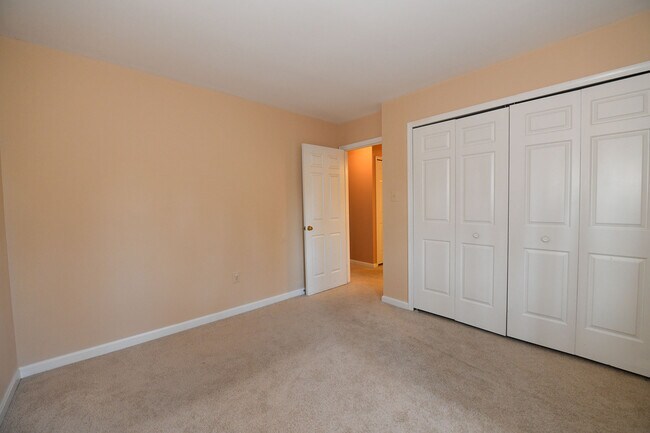 Building Photo - Gorgeous 4 BR 2+2 Baths Colonial - Finished Walk-Out Basement and Car Garage