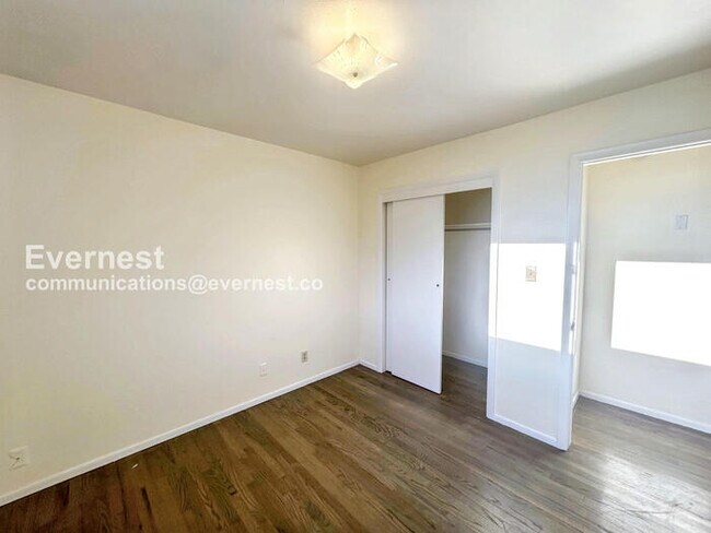 Building Photo - 808 S Sheridan Ave